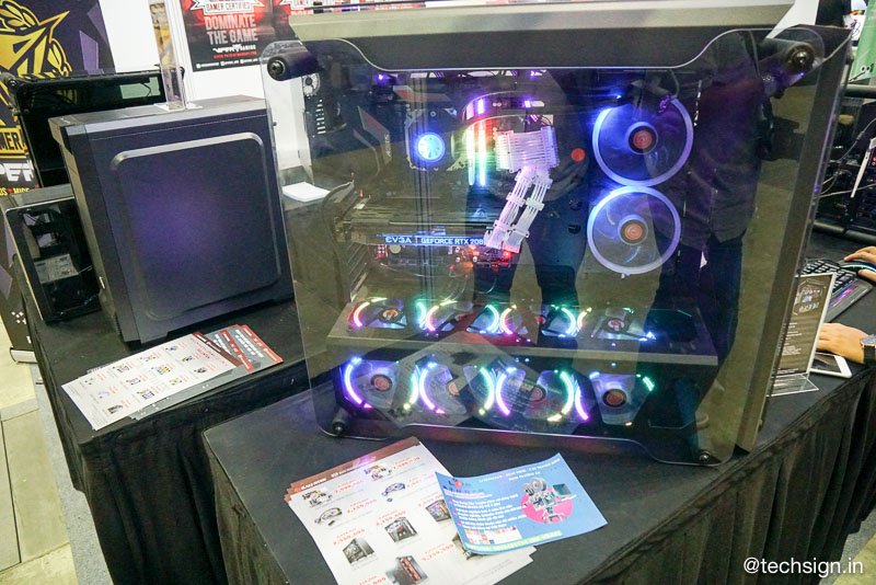 Một vòng quanh triển lãm quốc tế GameCon