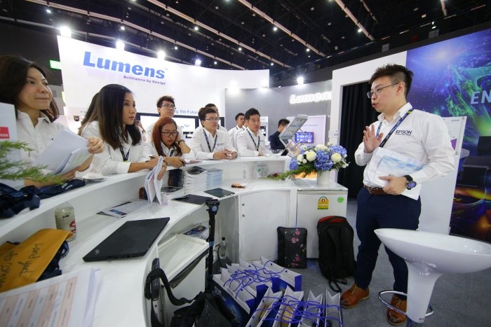 Epson biểu diễn máy chiếu siêu sáng tại Infocomm Đông Nam Á 2019