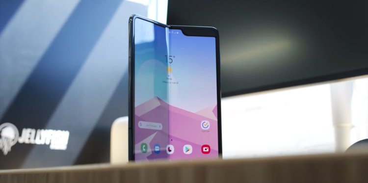 Samsung phải hủy toàn bộ đơn hàng nếu không giao Galaxy Fold trước 31/5