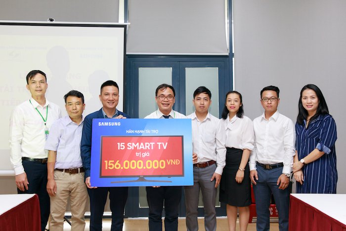 Samsung tặng 100 Smart TV nhân Ngày của Cha & Ngày của Mẹ