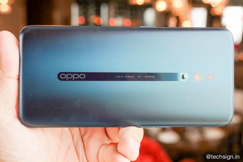 Trên tay OPPO Reno: Hai màu, không bám vân tay, camera pop-up rất riêng