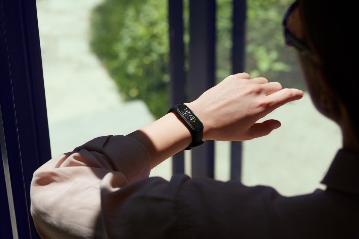 Xiaomi ra mắt vòng theo dõi sức khỏe Mi Smart Band 4, giá 850 ngàn đồng