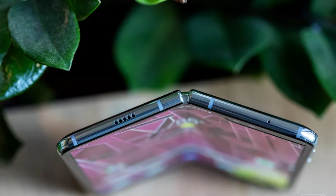 Màn hình Galaxy Fold được nâng cấp, thiết bị ra mắt trở lại vào tháng 9