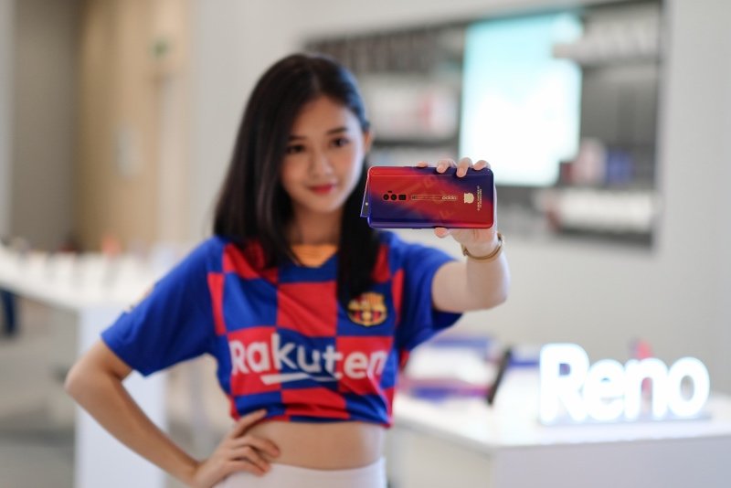 OPPO Reno 10x Zoom bản giới hạn FC Barcelona về Việt Nam, giá 25 triệu đồng