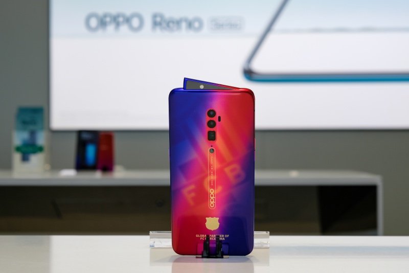 OPPO Reno 10x Zoom bản giới hạn FC Barcelona về Việt Nam, giá 25 triệu đồng