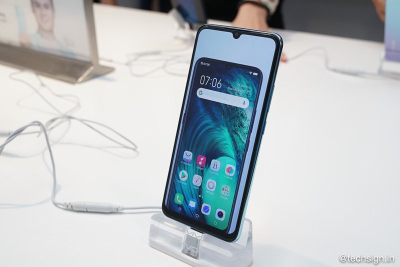 Vivo S1 ra mắt: hai màu, phiên bản đen thạch anh chuyển sắc ấn tượng