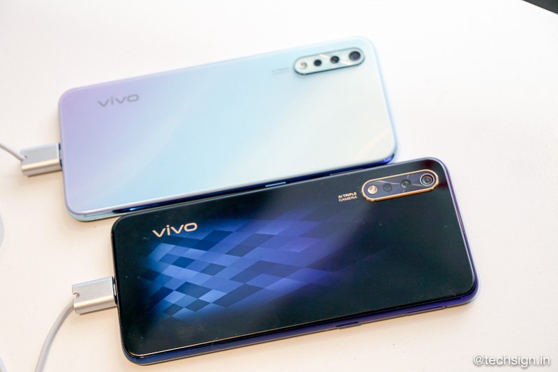 Vivo S1 ra mắt: hai màu, phiên bản đen thạch anh chuyển sắc ấn tượng