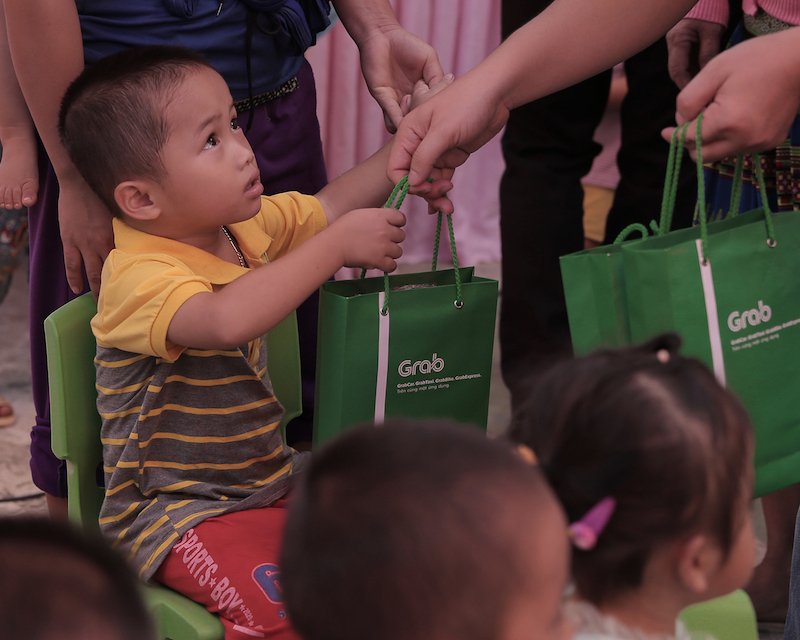 Grab trao tặng 117.000 bữa ăn cho học sinh vùng cao