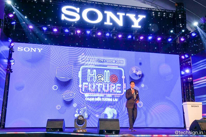 Hàng trăm bạn trẻ xếp hàng chờ đón sự kiện Sony Show 2019