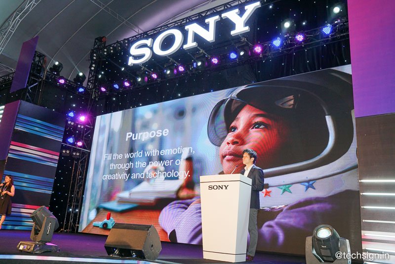 Hàng trăm bạn trẻ xếp hàng chờ đón sự kiện Sony Show 2019