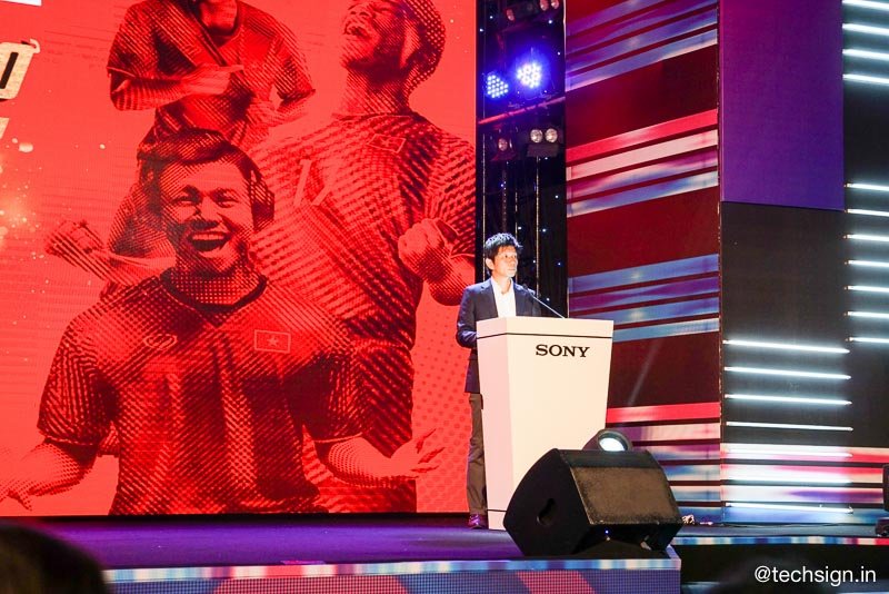 Hàng trăm bạn trẻ xếp hàng chờ đón sự kiện Sony Show 2019