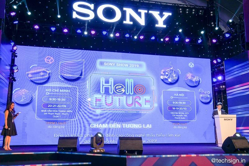 Hàng trăm bạn trẻ xếp hàng chờ đón sự kiện Sony Show 2019