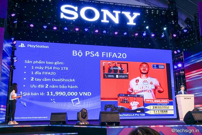 Hàng trăm bạn trẻ xếp hàng chờ đón sự kiện Sony Show 2019