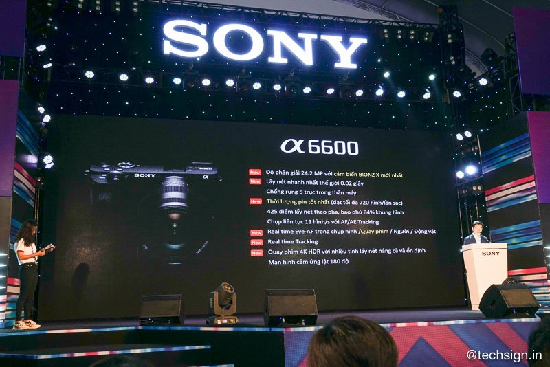 Hàng trăm bạn trẻ xếp hàng chờ đón sự kiện Sony Show 2019