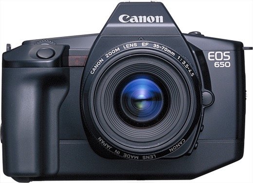 Canon vượt mốc sản xuất 100 triệu máy ảnh dòng EOS dùng ống kính chuyển đổi