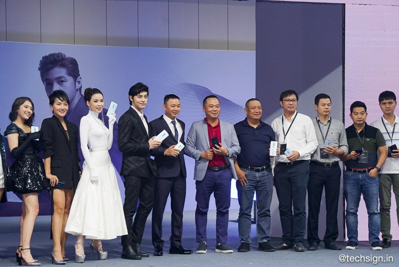 Vivo V17 Pro ra mắt, camera selfie kép trượt lên, giá 9,99 triệu đồng