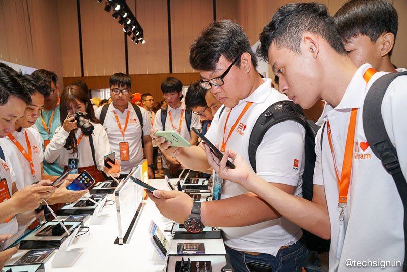 Lần đầu tiên Xiaomi ra mắt smartphone cùng máy lọc không khí, máy bơm hơi