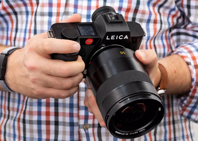 Leica SL2 ra mắt: màn cảm ứng, giá 6.000 USD