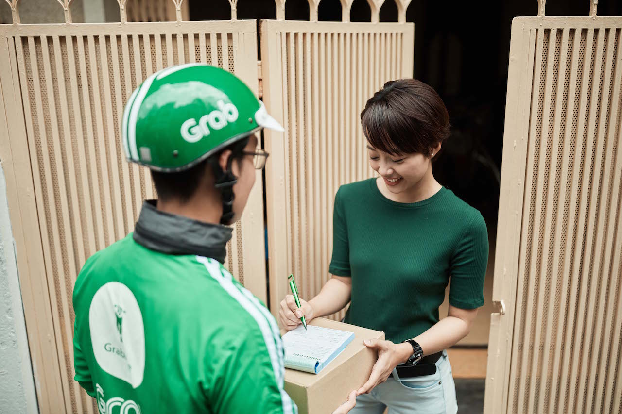 Grab và Shopee hợp tác mở dịch vụ “Giao hàng 1h”