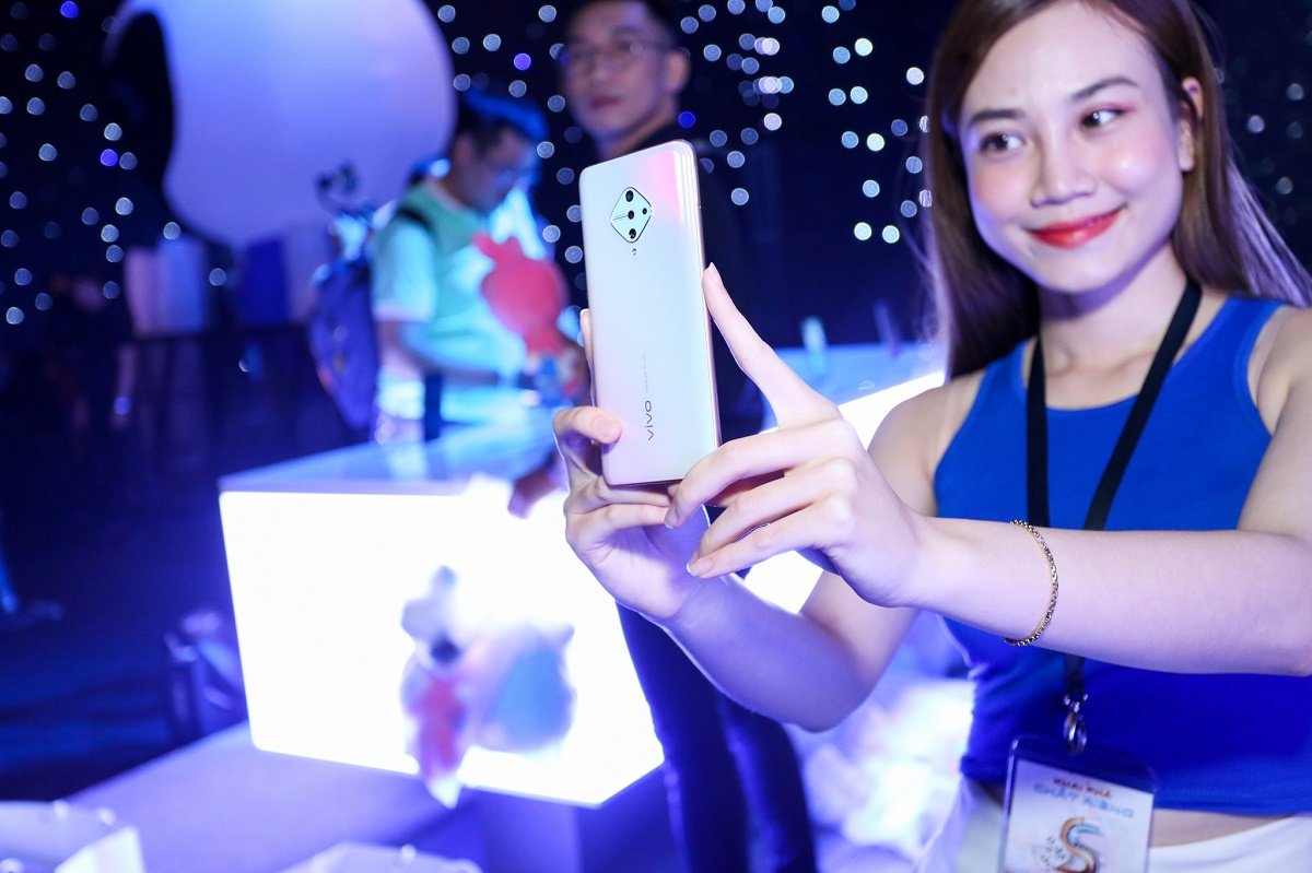 Ra mắt vivo S1 Pro trong buổi tiệc âm nhạc “Khai Phá Chất Riêng”