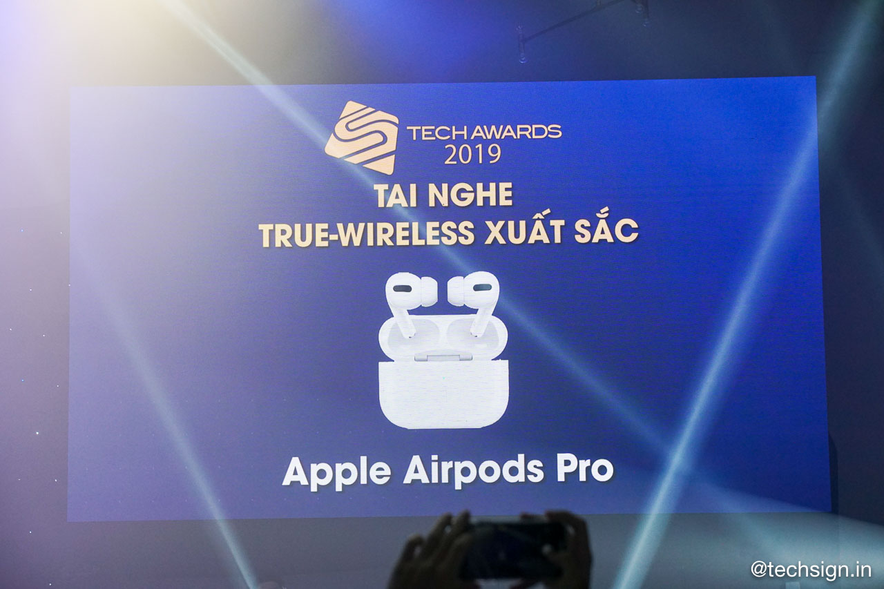 Samsung Galaxy Fold thắng giải điện thoại xuất sắc Tech Awards 2019