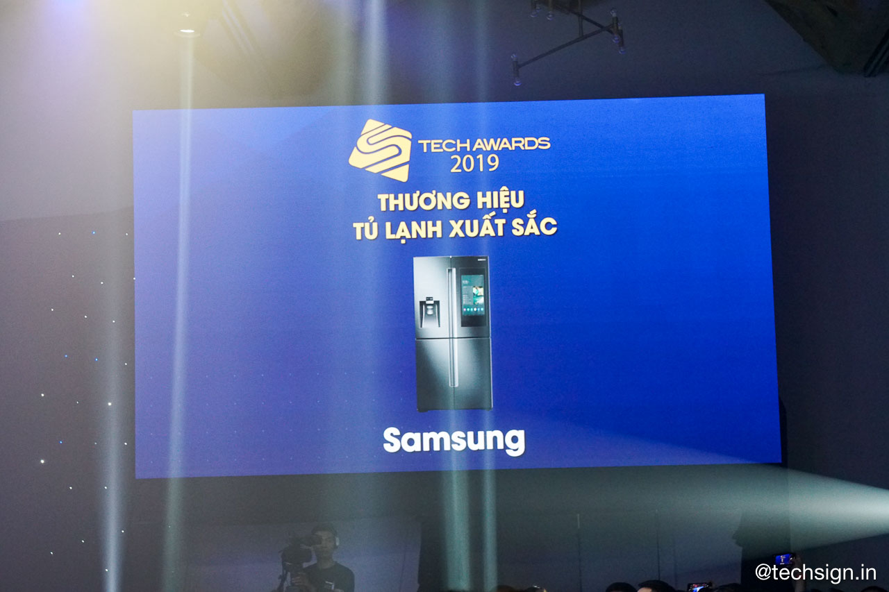 Samsung Galaxy Fold thắng giải điện thoại xuất sắc Tech Awards 2019