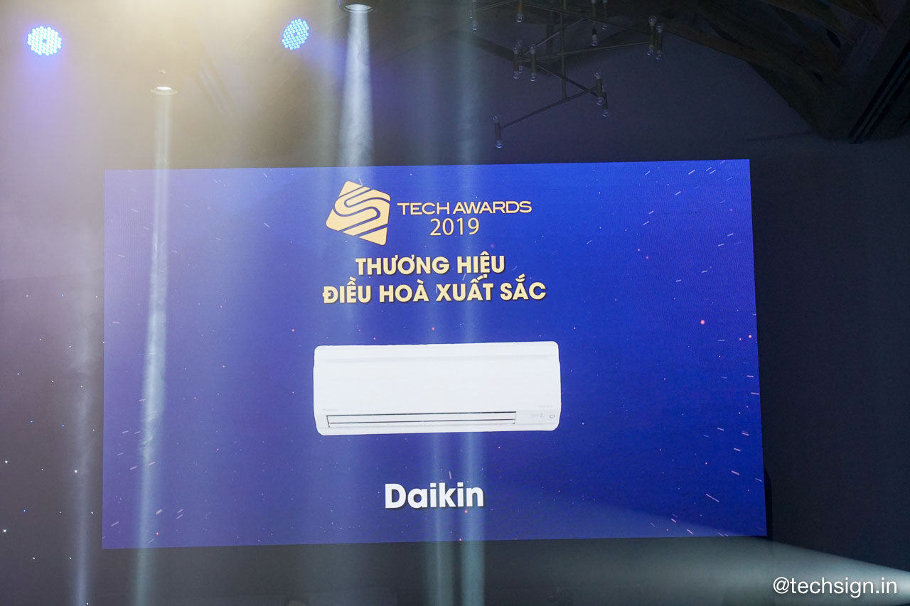 Samsung Galaxy Fold thắng giải điện thoại xuất sắc Tech Awards 2019