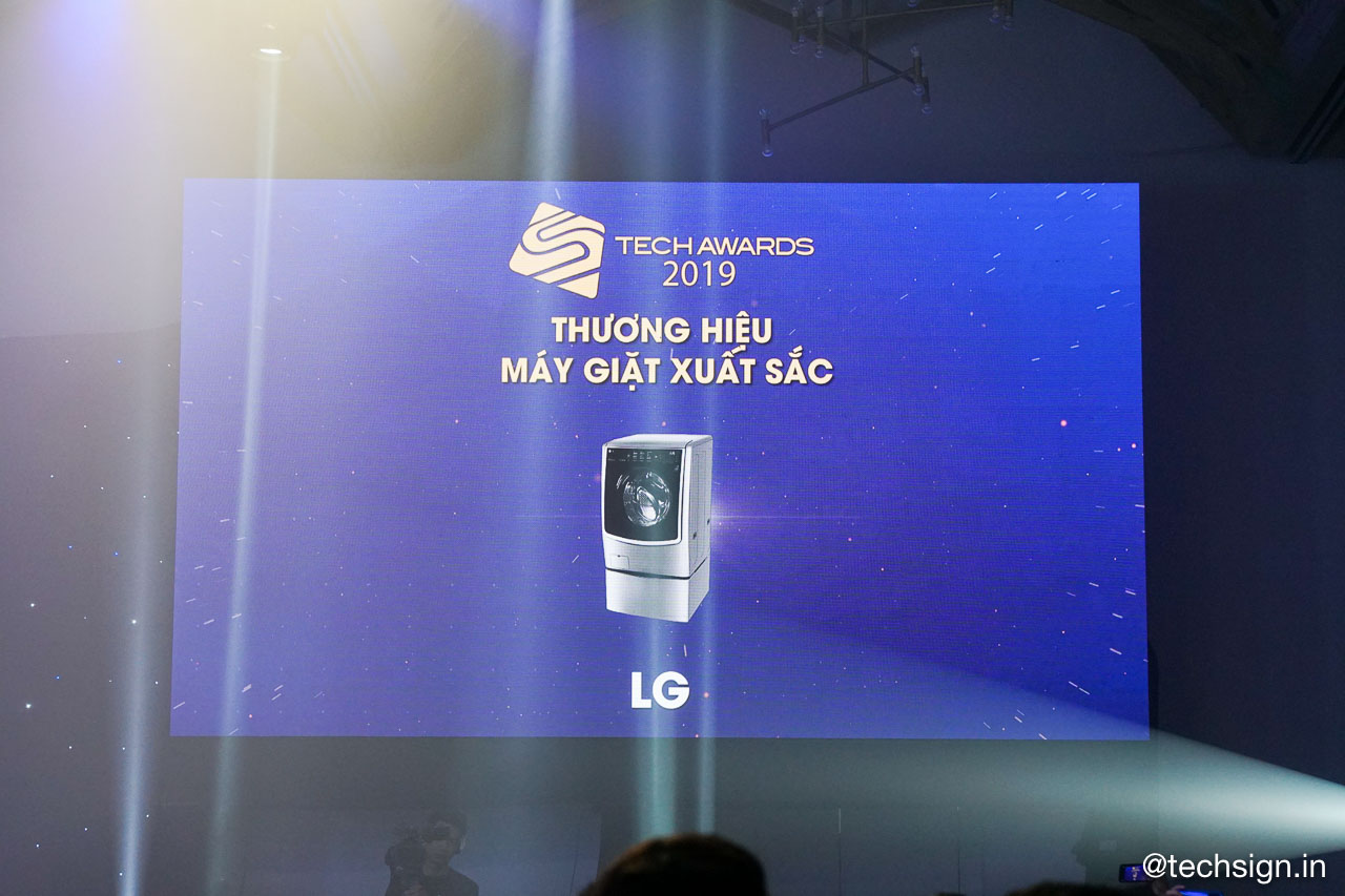 Samsung Galaxy Fold thắng giải điện thoại xuất sắc Tech Awards 2019