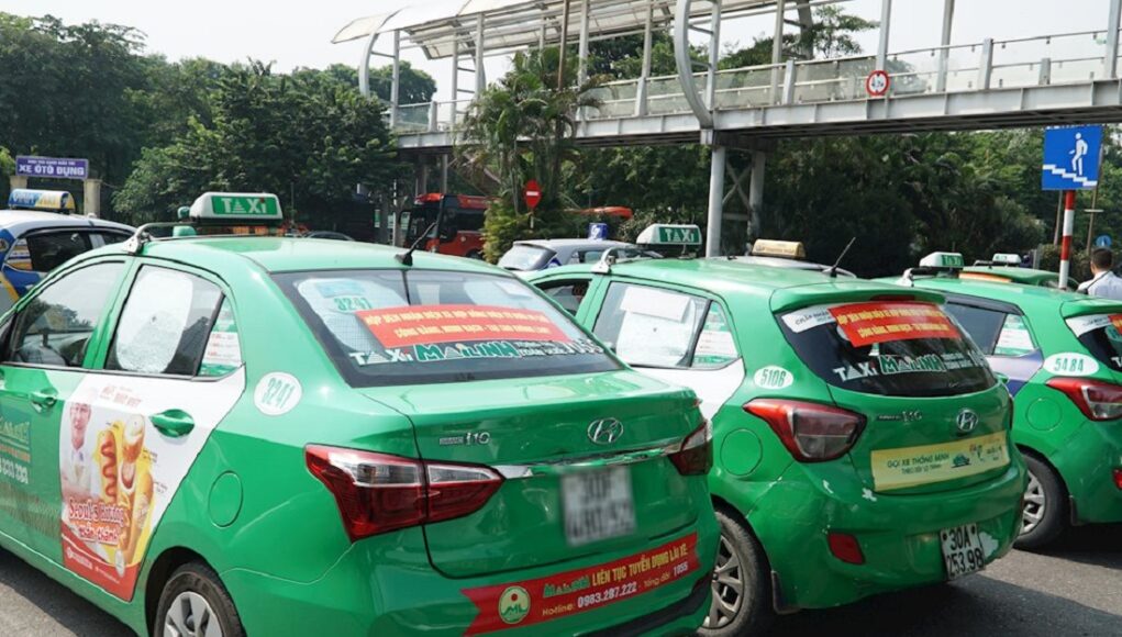 Từ 1/4, taxi công nghệ và taxi truyền thống đều không cần gắn mào trên nóc xe