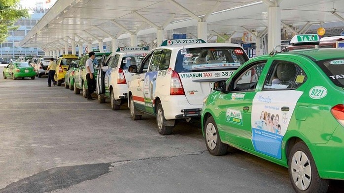 Từ 1/4, taxi công nghệ và taxi truyền thống không cần gắn mào trên nóc xe