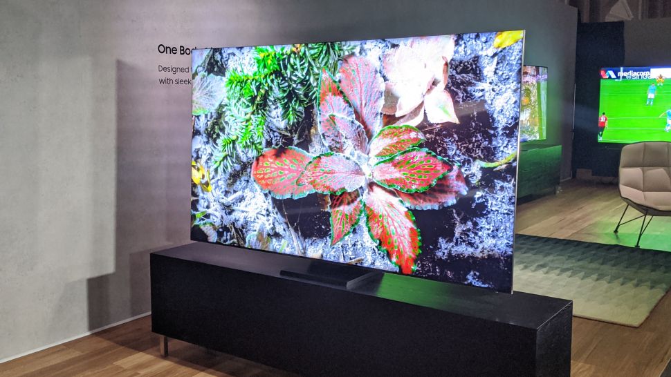 Samsung ra mắt TV 8K tràn viền Q950 mới tại Triển lãm CES 2020