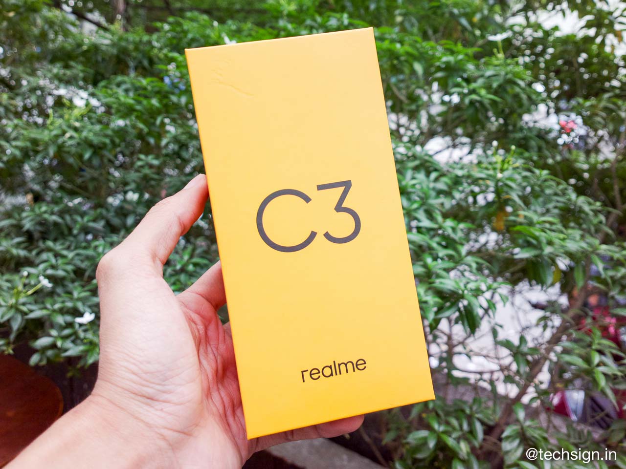 Trên tay Realme C3: 3 camera sau, pin 5.000 mAh, giá 2,99 triệu