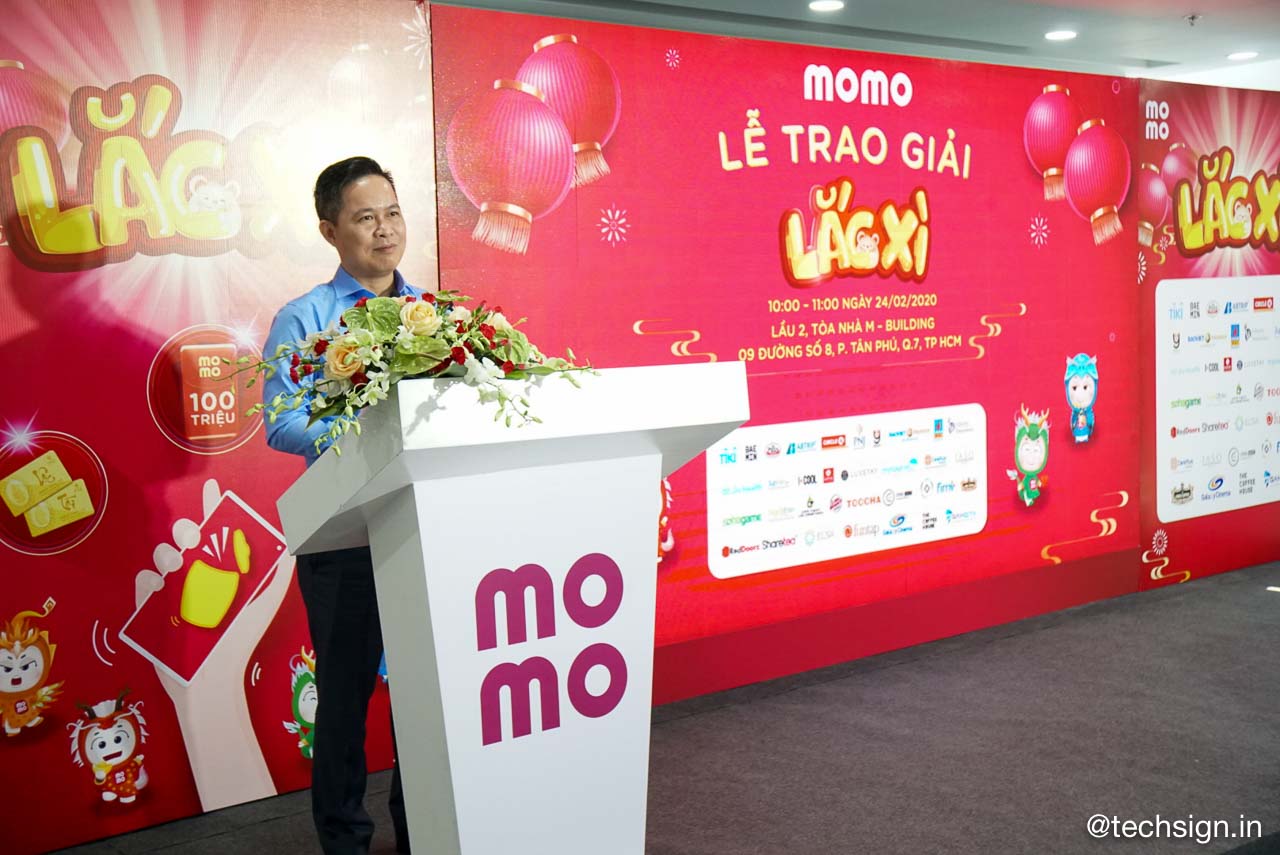 Ví MoMo tổ chức trao giải Lắc Xì 2020