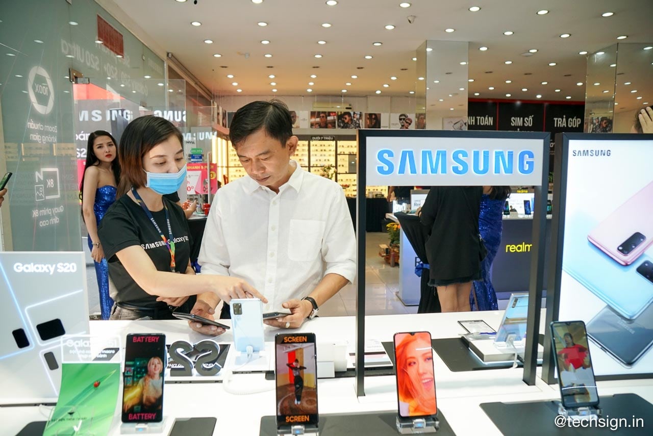 Sáng nay, FPT Shop giao bộ ba smartphone Samsung Galaxy S20