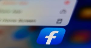 Smartphone tầm trung đã có thể sử dụng tính năng chụp ảnh 3D của Facebook