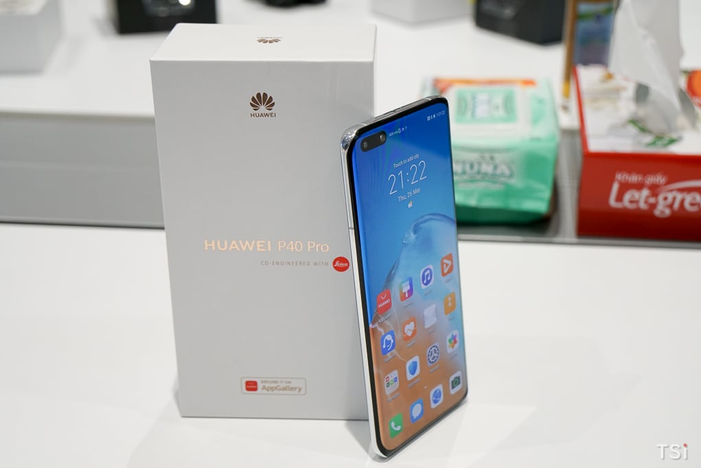 Cận cảnh Huawei P40, P40 Pro, Huawei Watch GT2e tại Việt Nam