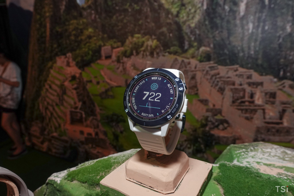 Garmin ra mắt 4 đồng hồ thể thao dùng sạc năng lượng mặt trời