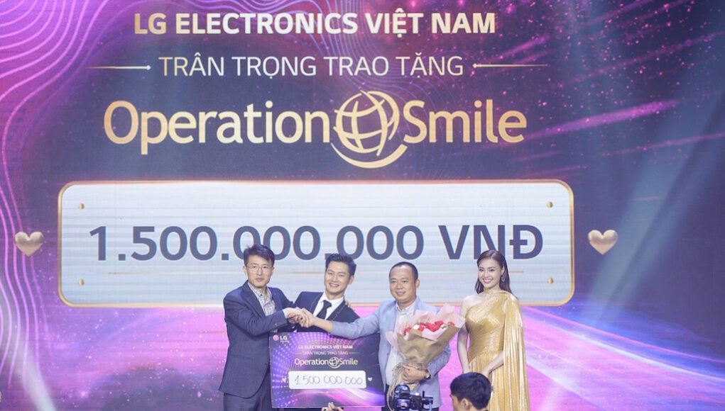 LG đấu giá TV OLED 8K, tặng 1,5 tỷ đồng cho Operation Smile