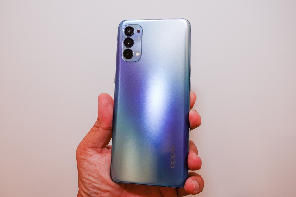 Mở hộp OPPO Reno4: smartphone có camera đục lỗ bé nhất