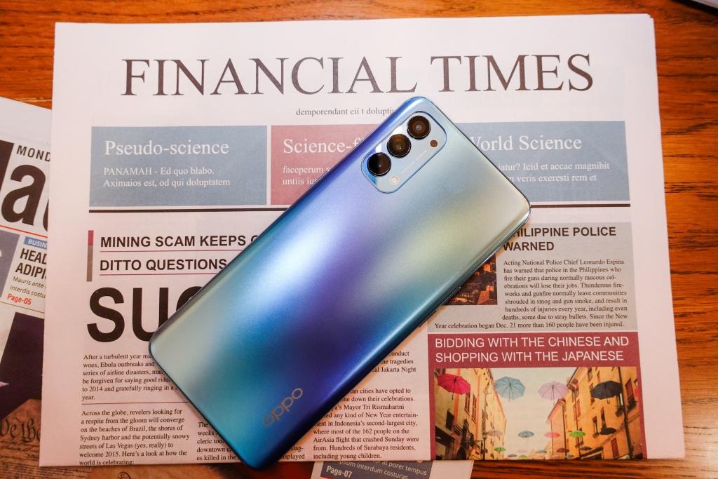 Mở hộp OPPO Reno4: smartphone có camera đục lỗ bé nhất