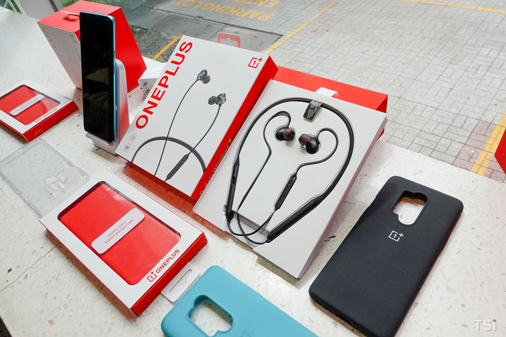 Trên tay bộ quà hot sale OnePlus 8 Pro 5G