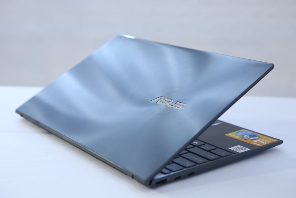 ASUS lên kệ ZenBook 14 UX425, giá 23 triệu đồng