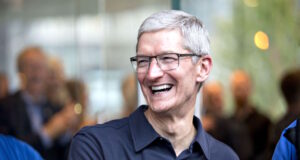 Tim Cook gia nhập danh sách tỷ phú, nhưng không phải là sáng lập tập đoàn