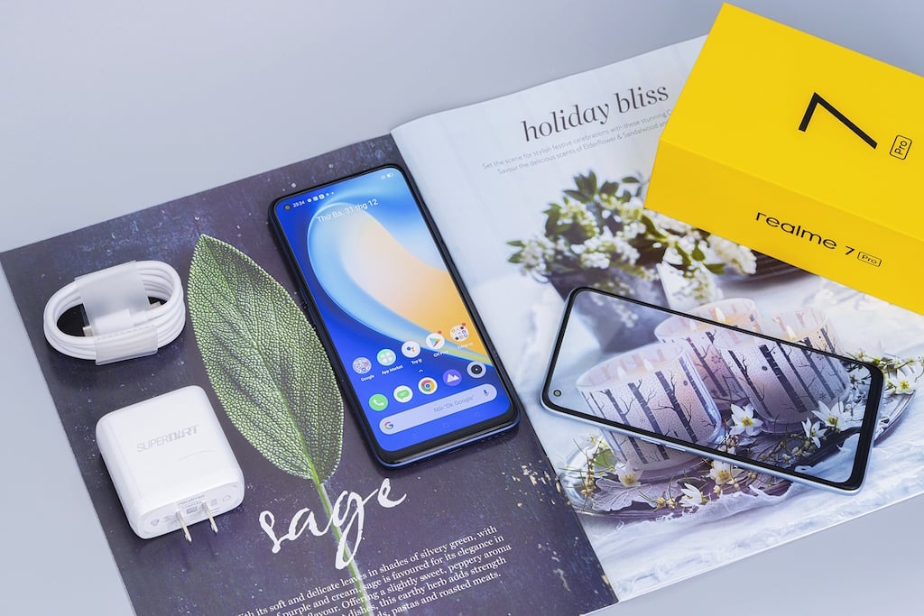 Mở hộp realme 7 Pro: giá 8,99 triệu, bán ngày 3/10 tại Thế Giới Di Động