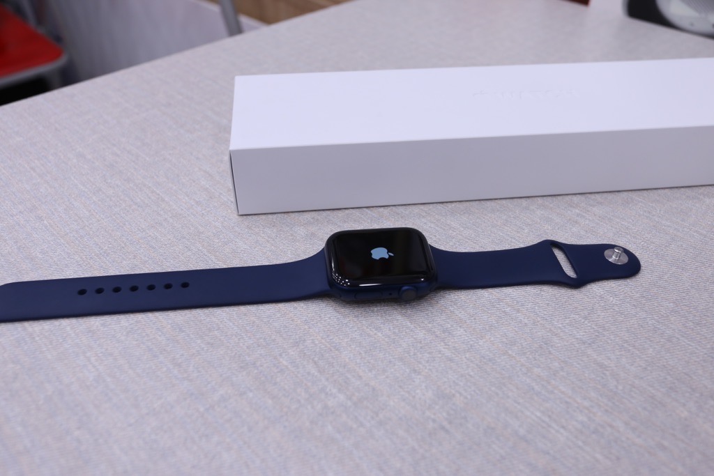 Di Động Việt đã có Apple Watch SE | Series 6 (2020)