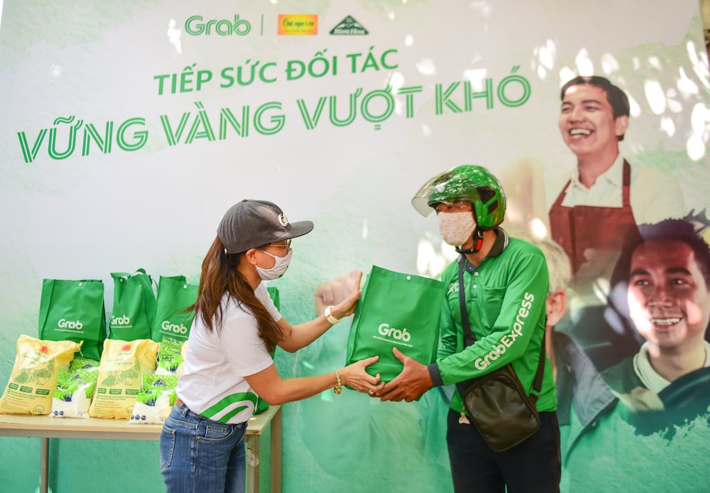 Grab tiếp tục tiếp sức cộng đồng chống dịch COVID-19