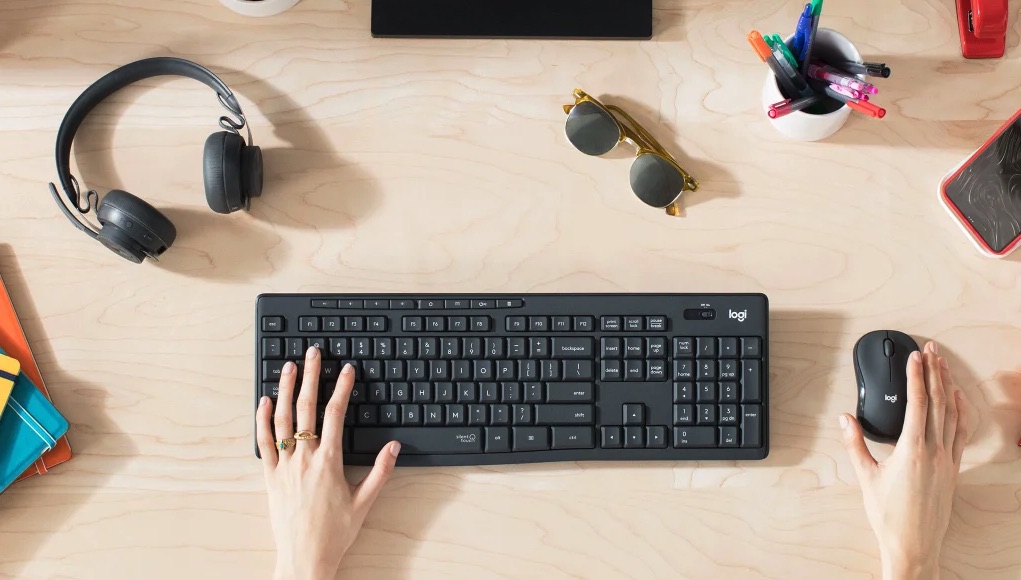 Logitech MK295, combo chuột và bàn phím không dây giảm 90% tiếng ồn