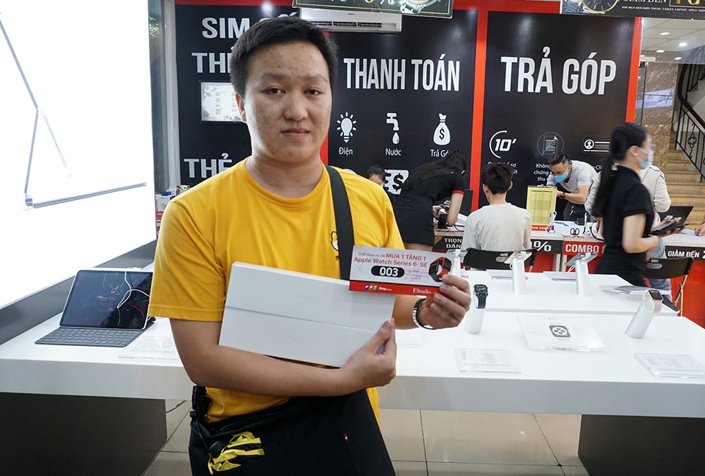 Mở bán Apple Watch Series 6 và SE tại FPT Shop Thái Hà (HN)