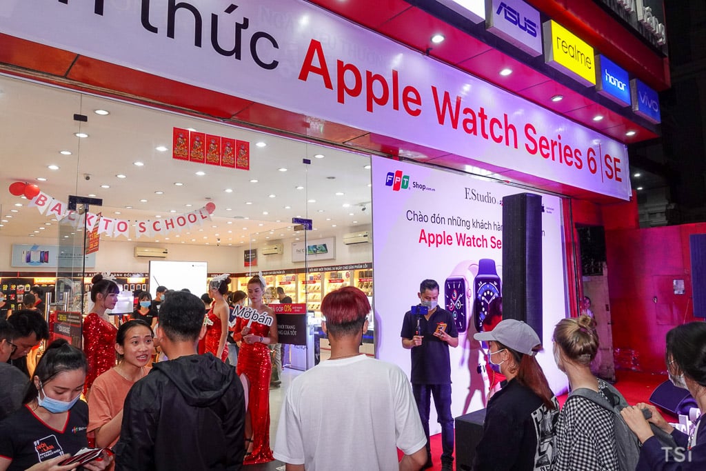 FPT Shop mở bán Apple Watch Series 6 và SE trong đêm