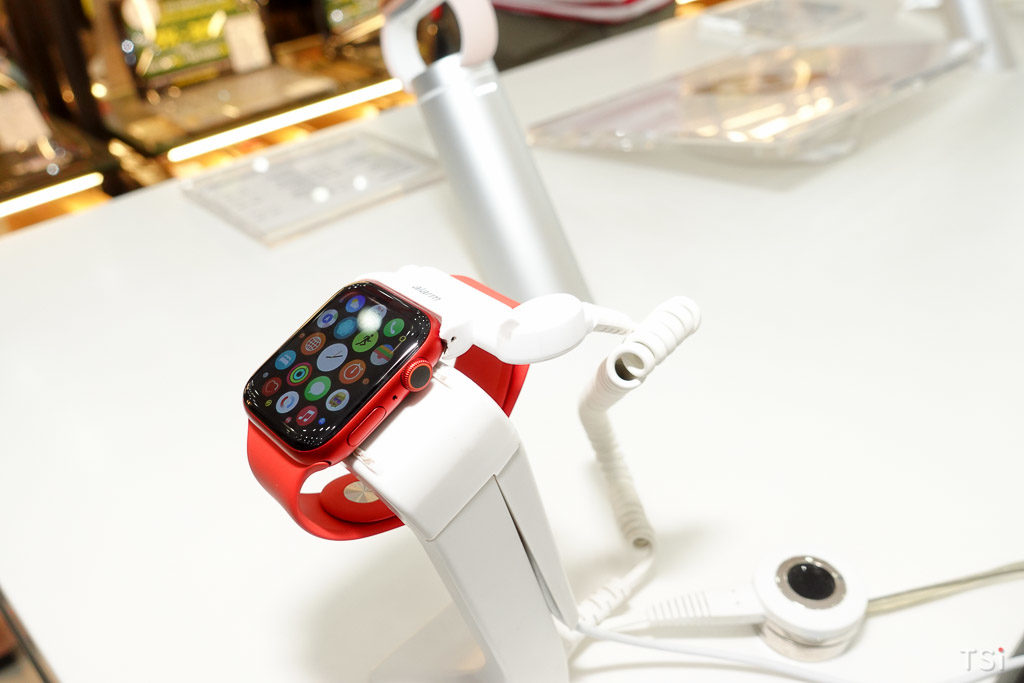 FPT Shop mở bán Apple Watch Series 6 và SE trong đêm